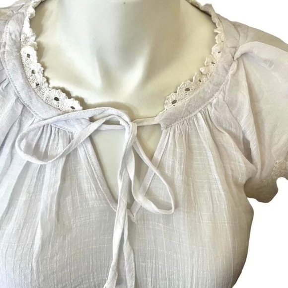 Liv Los Angeles Women's White Gauzy Eyelet Lace Sleeve Top Size Large - Picture 2 of 4